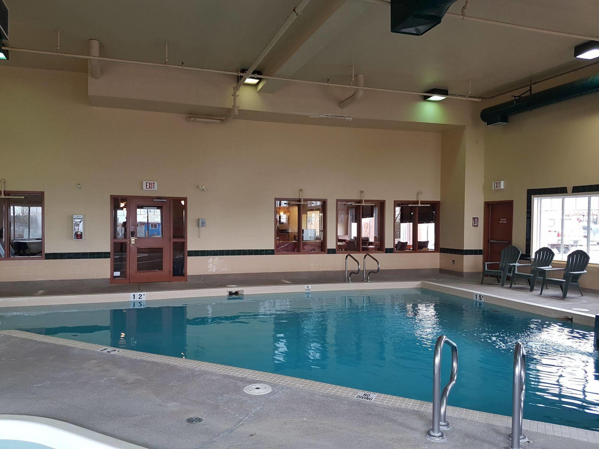 Super 8 By Wyndham Fort Nelson Bc Kültér fotó